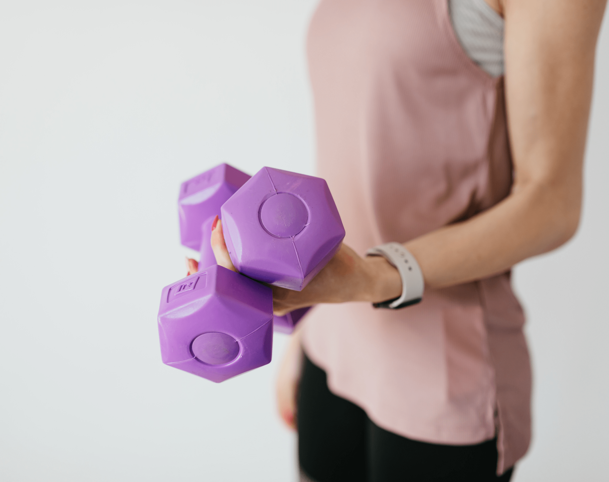 How to use a single dumbbell for a total-body workout-min How to use a single dumbbell for a total-body workout-min